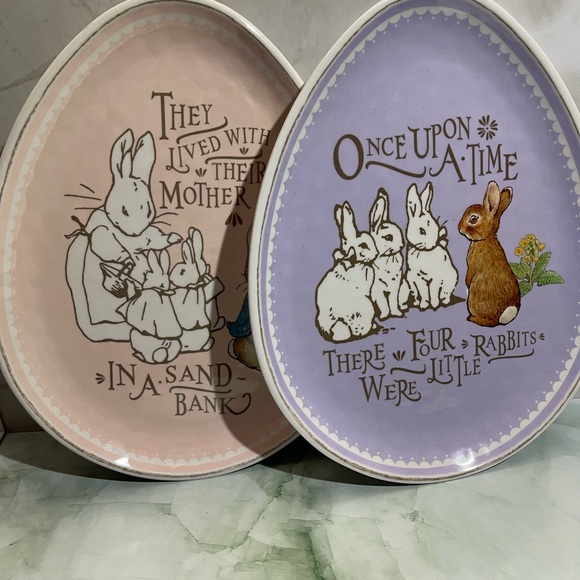 Pottery Barn Kids Peter Rabbit Plastic Egg Shaped Plates, Spring/Easter Set of 2 - Picture 5 of 6